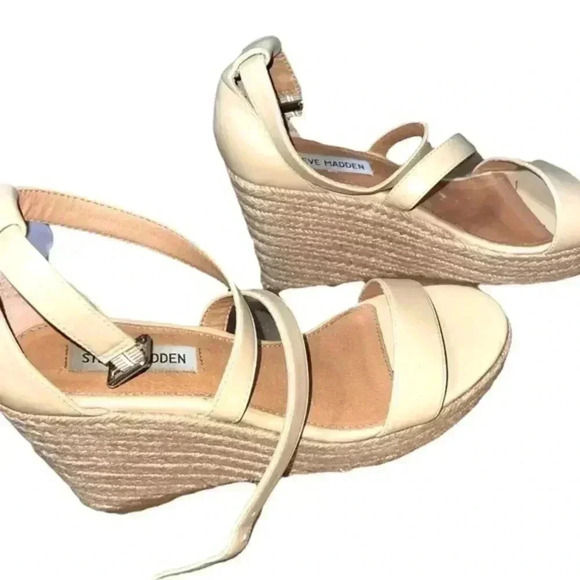 Steve Madden Wedge Sandals - Perfect for Summer - Picture 2 of 5